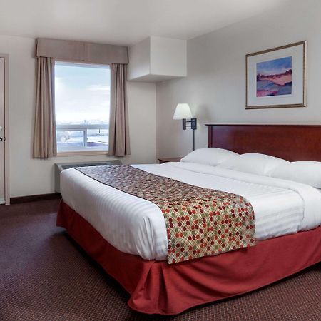 Super 8 By Wyndham Caraquet Otel Dış mekan fotoğraf
