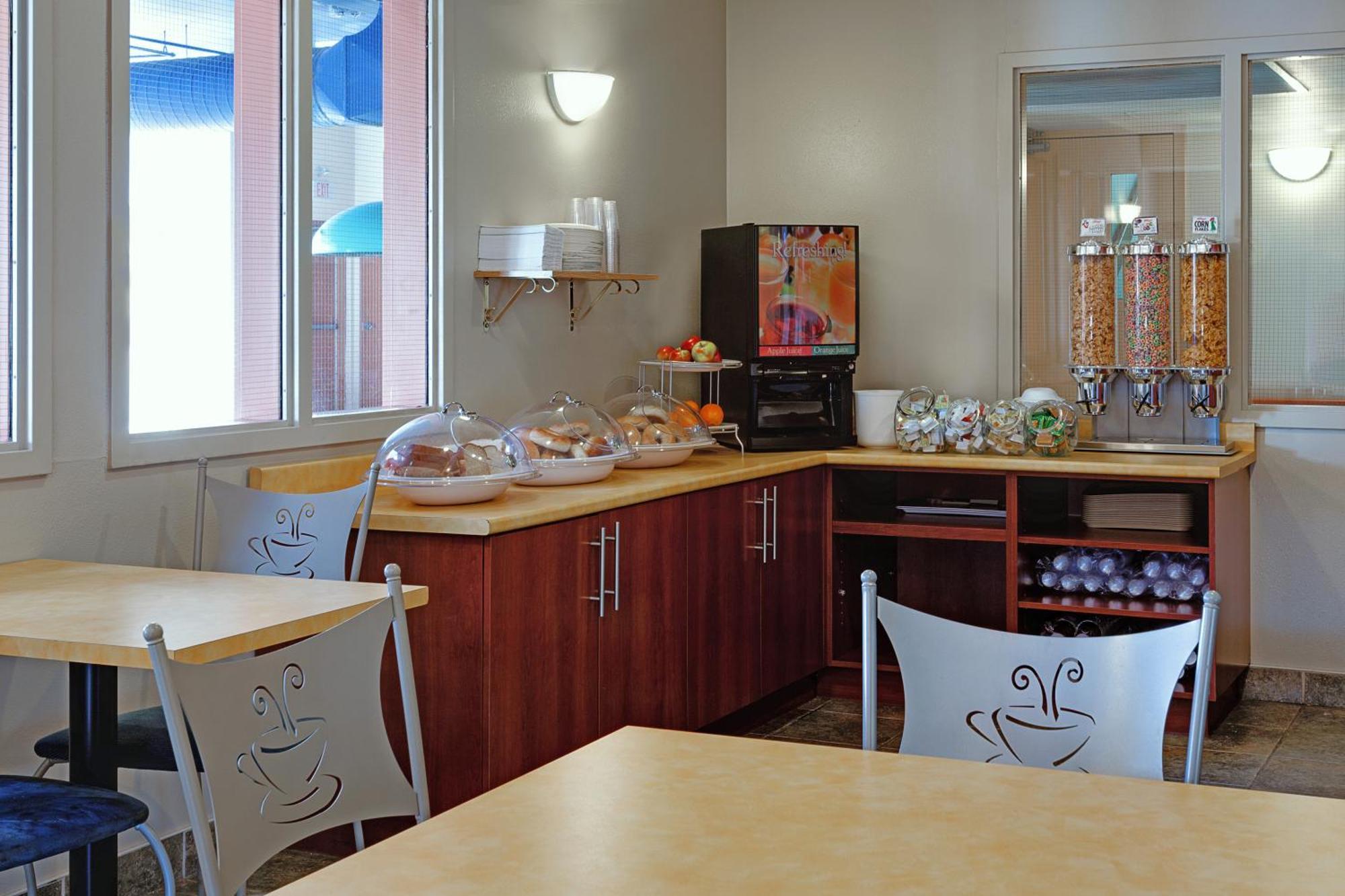 Super 8 By Wyndham Caraquet Otel Dış mekan fotoğraf
